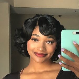 Meet your Posher, Adia